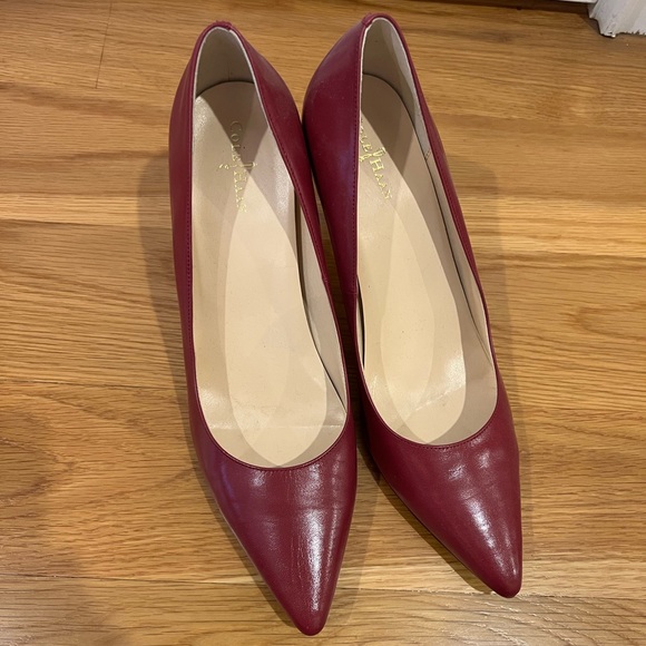 Pretty cole haan shoes in excellent used condition! - Picture 4 of 9